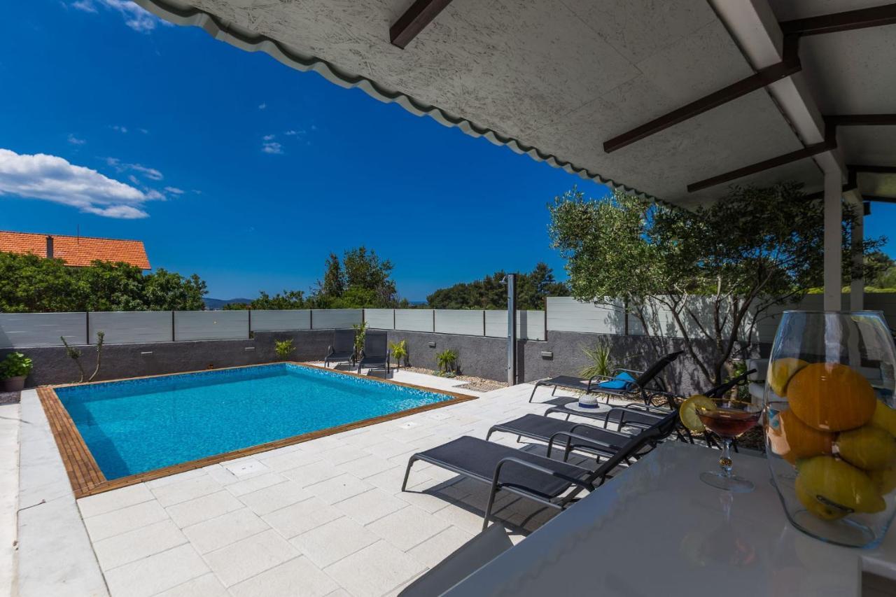 Katina Apartment With Private Pool Ζαντάρ Εξωτερικό φωτογραφία